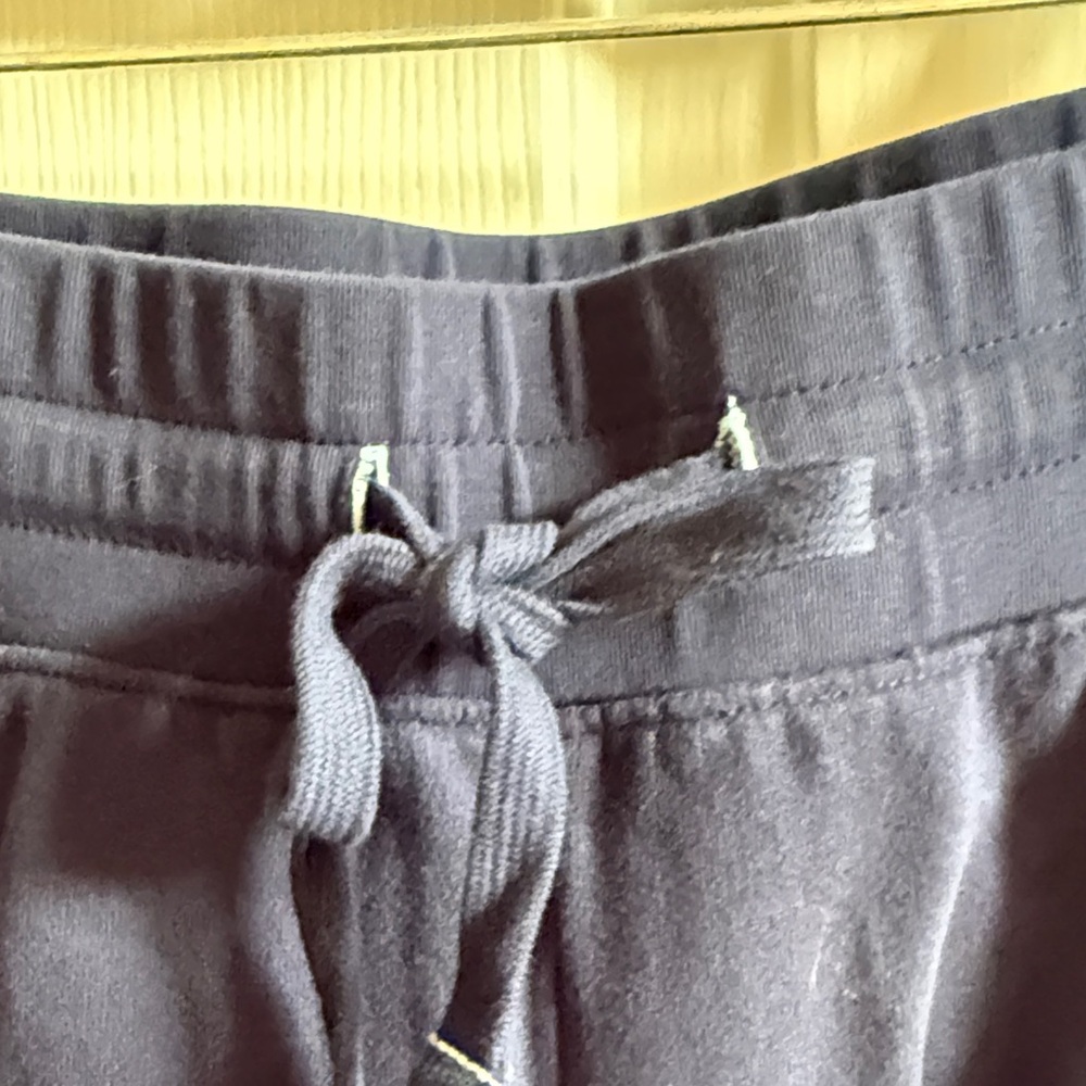 🌸 Tommy Bahama: Navy Drawstring Shorts - Picture 3 of 7